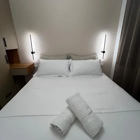 Arsi House Rrjoll 2 בית נופש