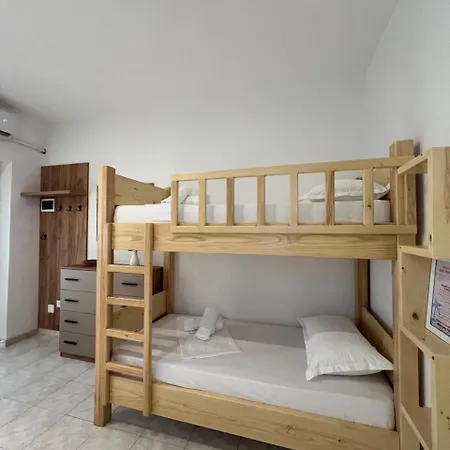 Arsi House Rrjoll 2 בית נופש *
